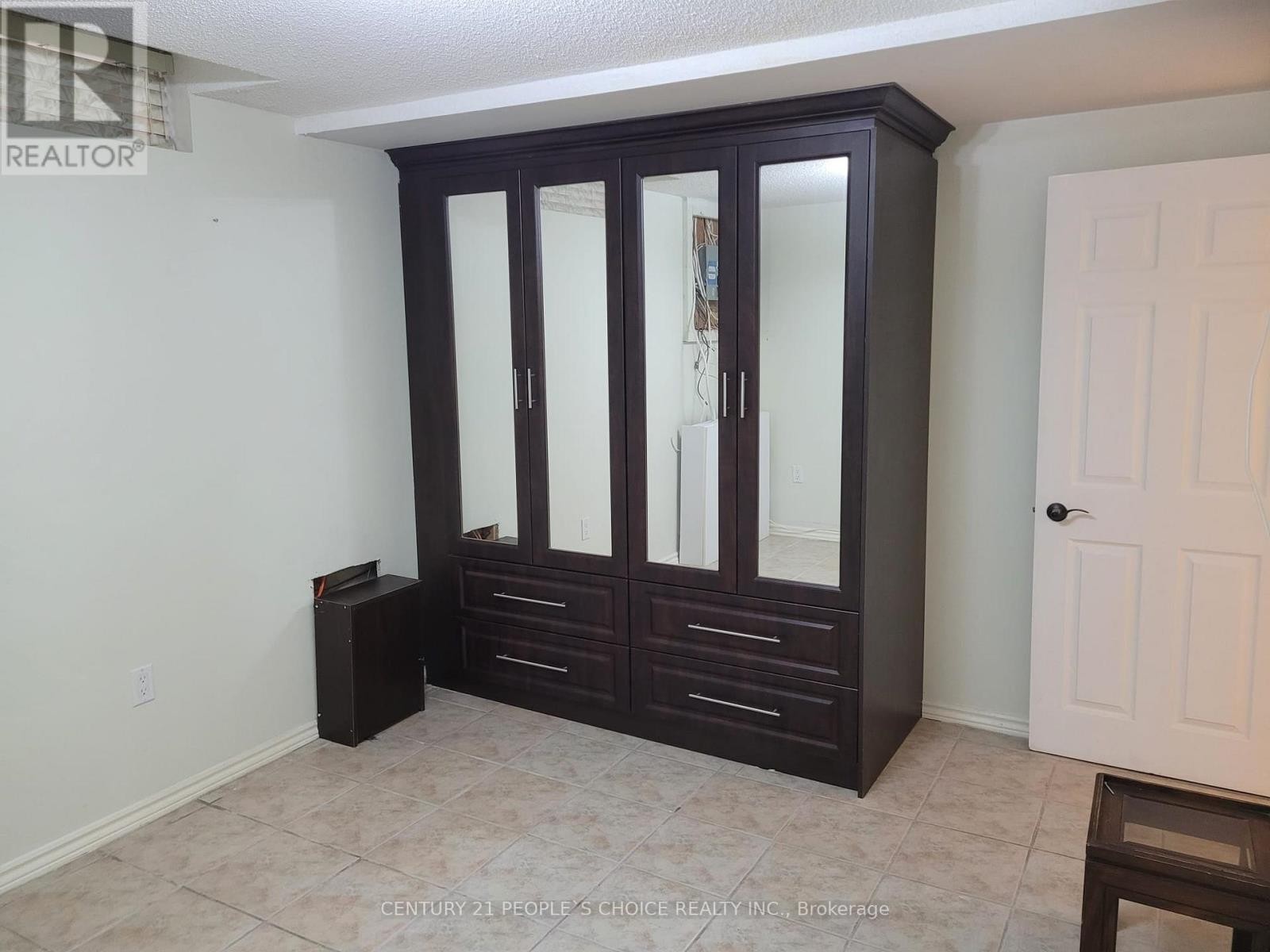 












BSMNT - 2524 BANFIELD ROAD

,
Mississauga (Central Erin Mills),




Ontario
L5M5G2

