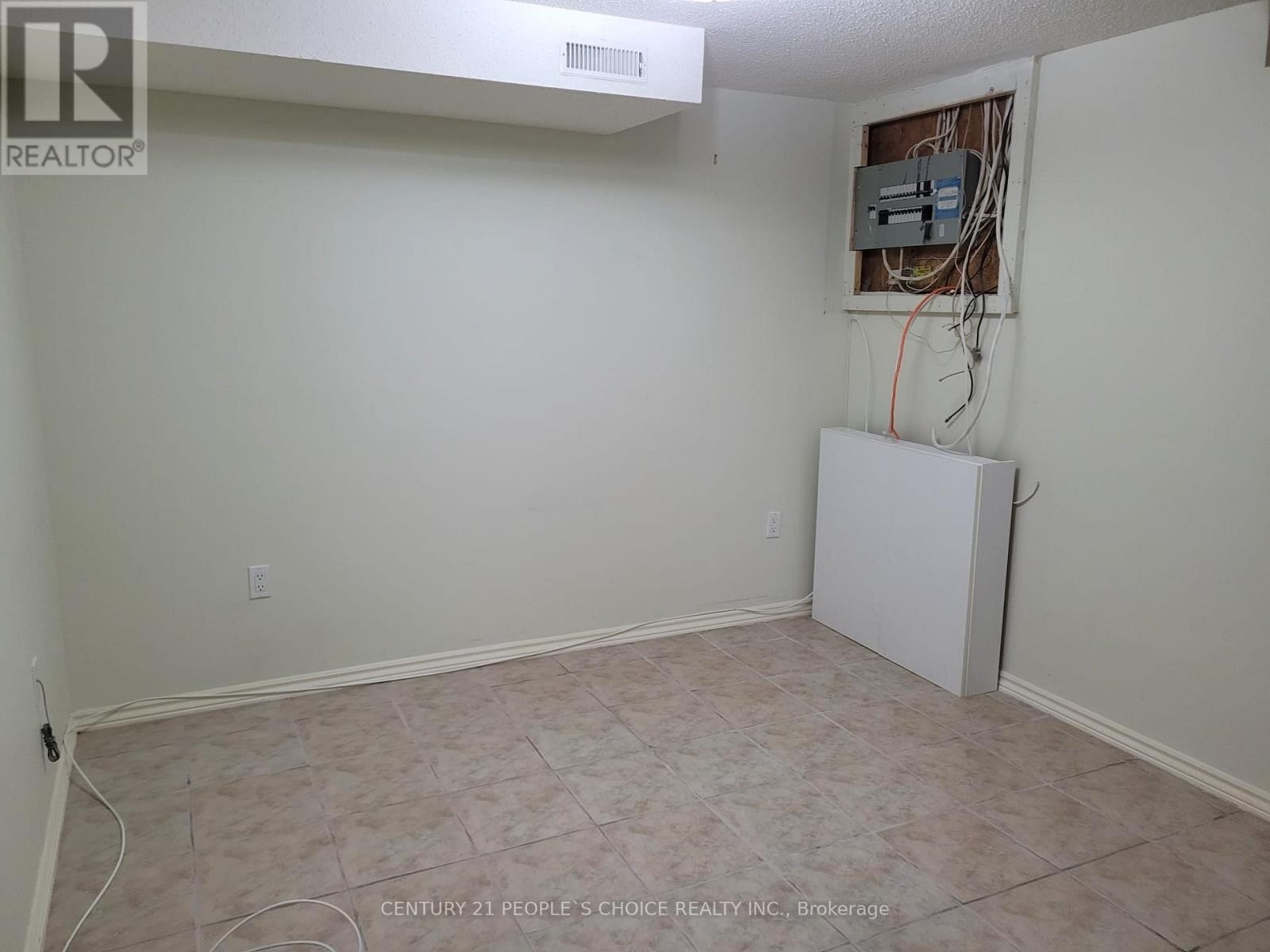












BSMNT - 2524 BANFIELD ROAD

,
Mississauga (Central Erin Mills),




Ontario
L5M5G2

