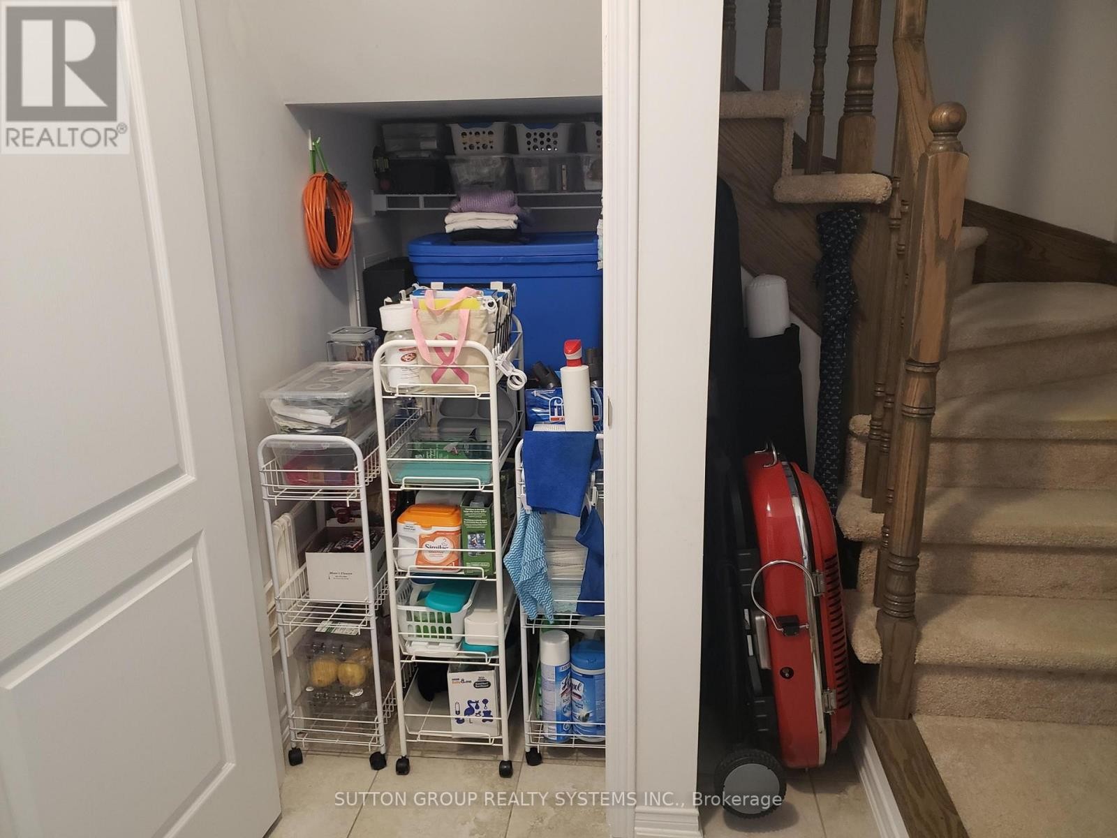 












8 - 2472 POST ROAD

,
Oakville (RO River Oaks),




Ontario
L6H0K1

