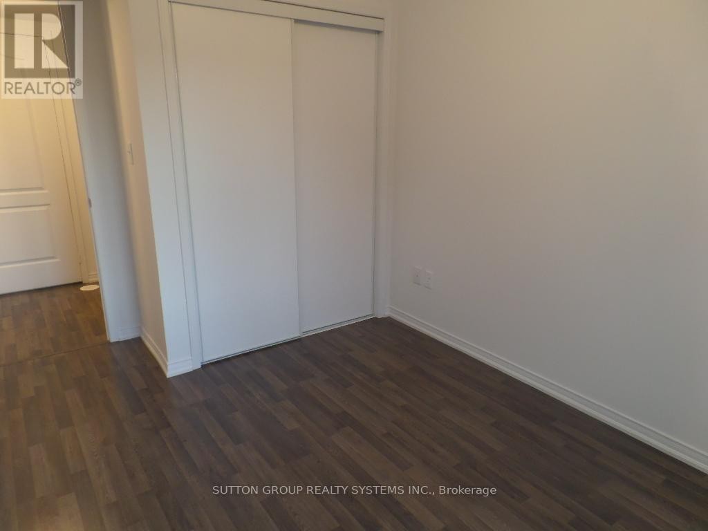 












8 - 2472 POST ROAD

,
Oakville (RO River Oaks),




Ontario
L6H0K1

