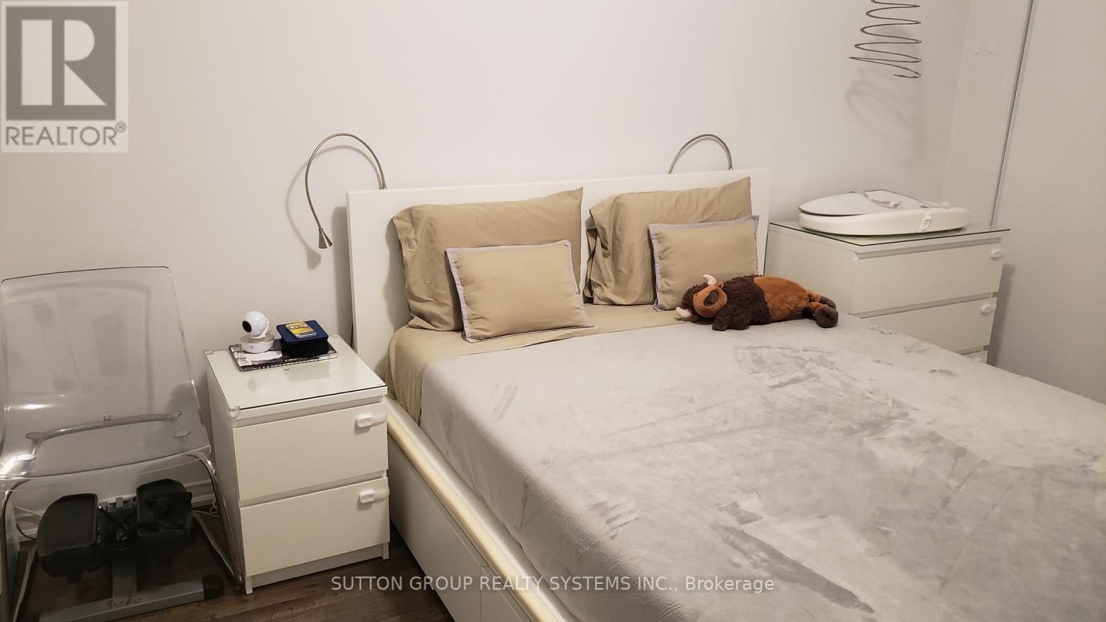 












8 - 2472 POST ROAD

,
Oakville (RO River Oaks),




Ontario
L6H0K1

