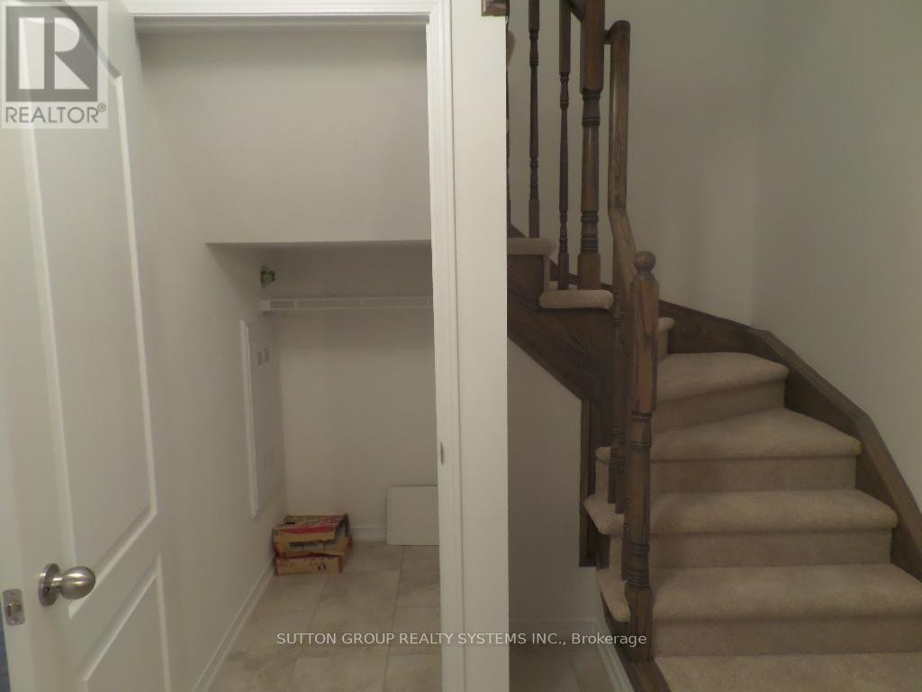 












8 - 2472 POST ROAD

,
Oakville (RO River Oaks),




Ontario
L6H0K1

