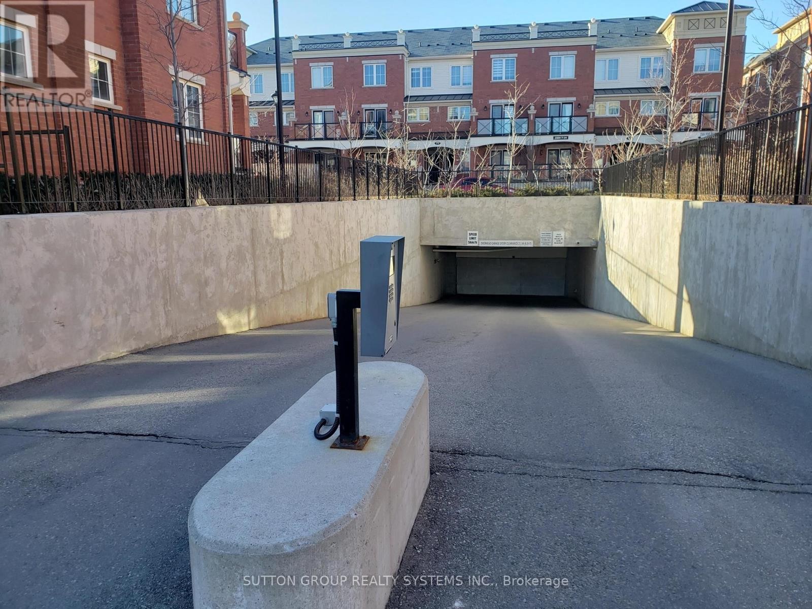 












8 - 2472 POST ROAD

,
Oakville (RO River Oaks),




Ontario
L6H0K1

