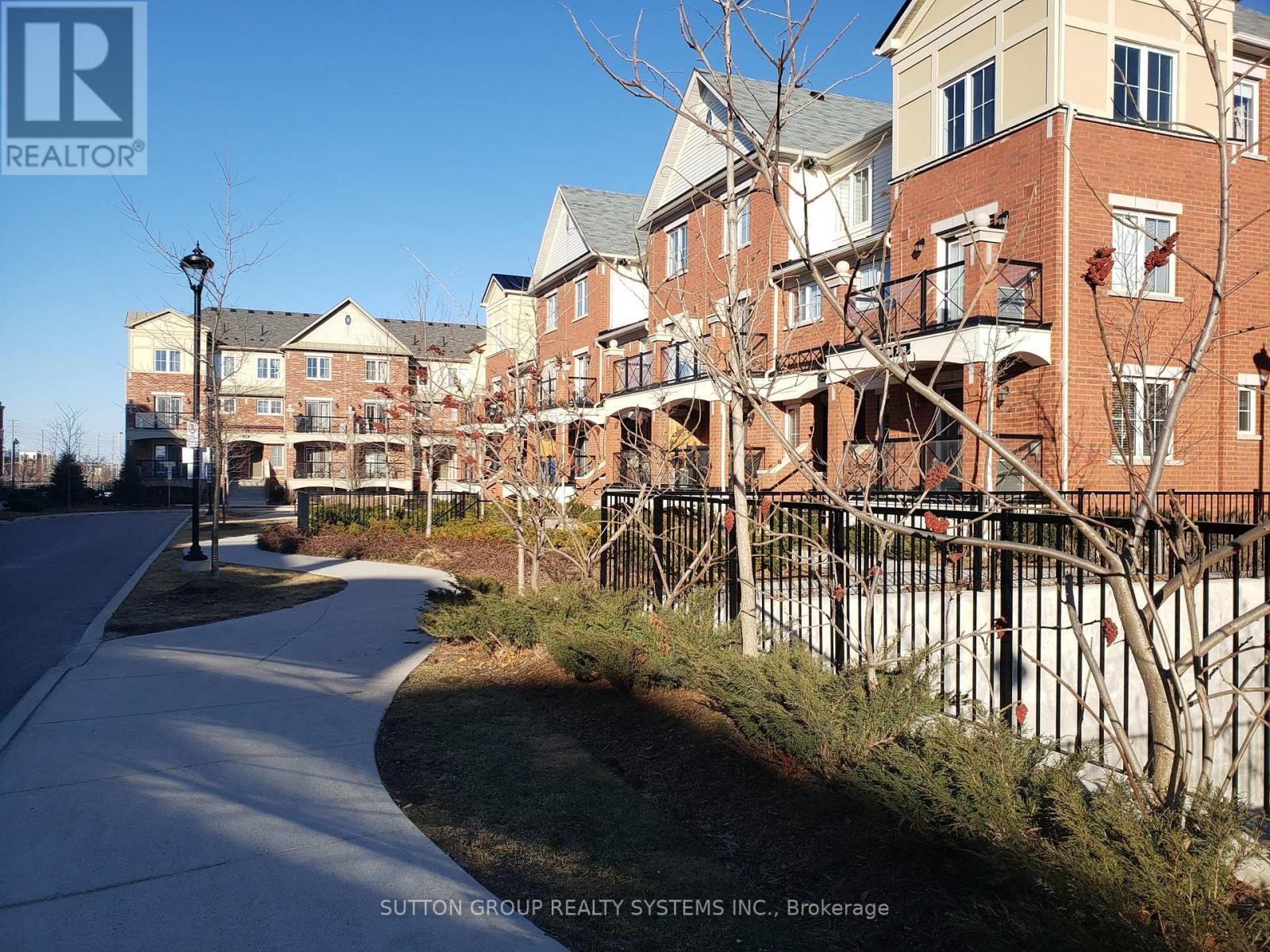 












8 - 2472 POST ROAD

,
Oakville (RO River Oaks),




Ontario
L6H0K1

