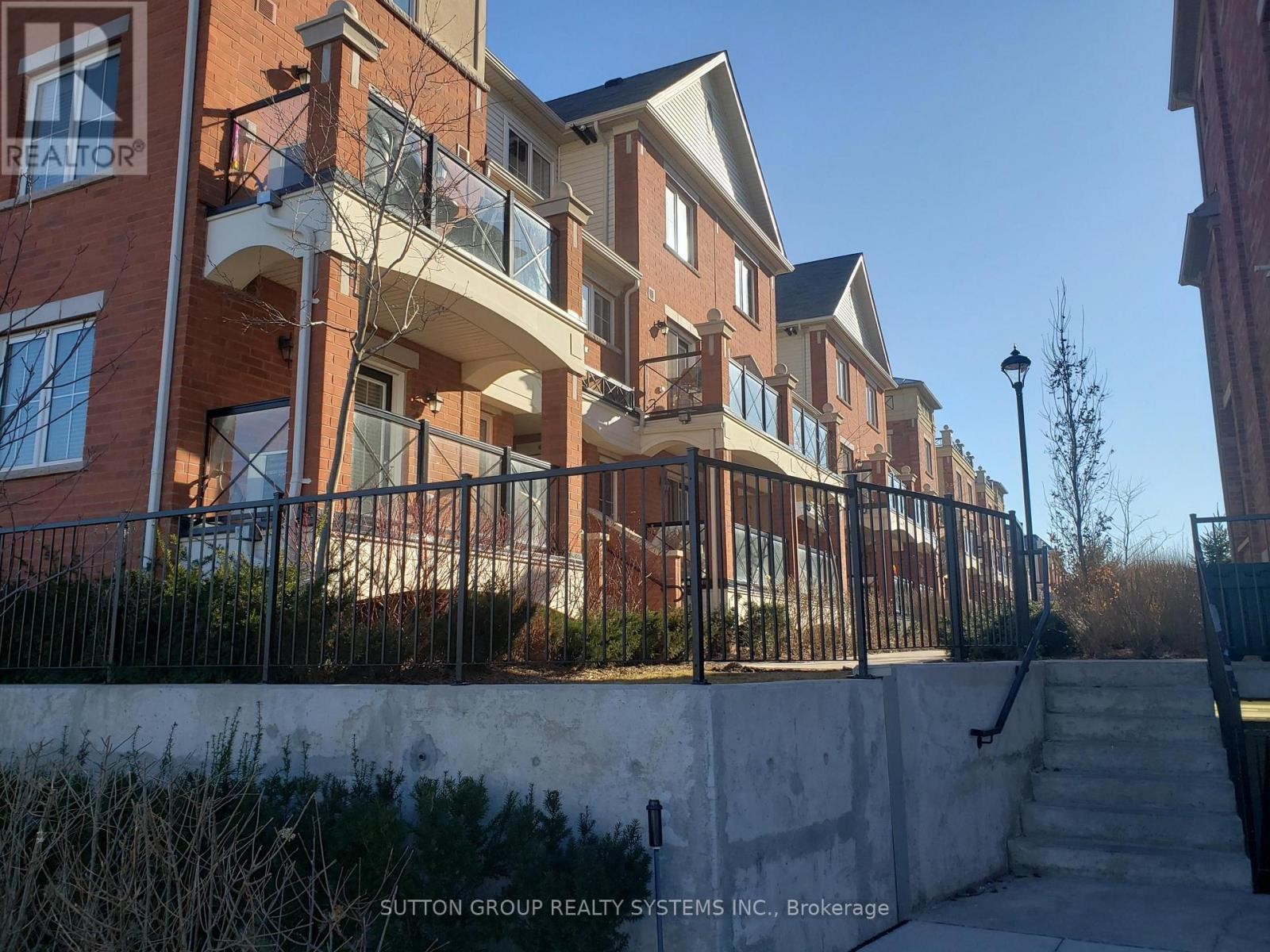 












8 - 2472 POST ROAD

,
Oakville (RO River Oaks),




Ontario
L6H0K1

