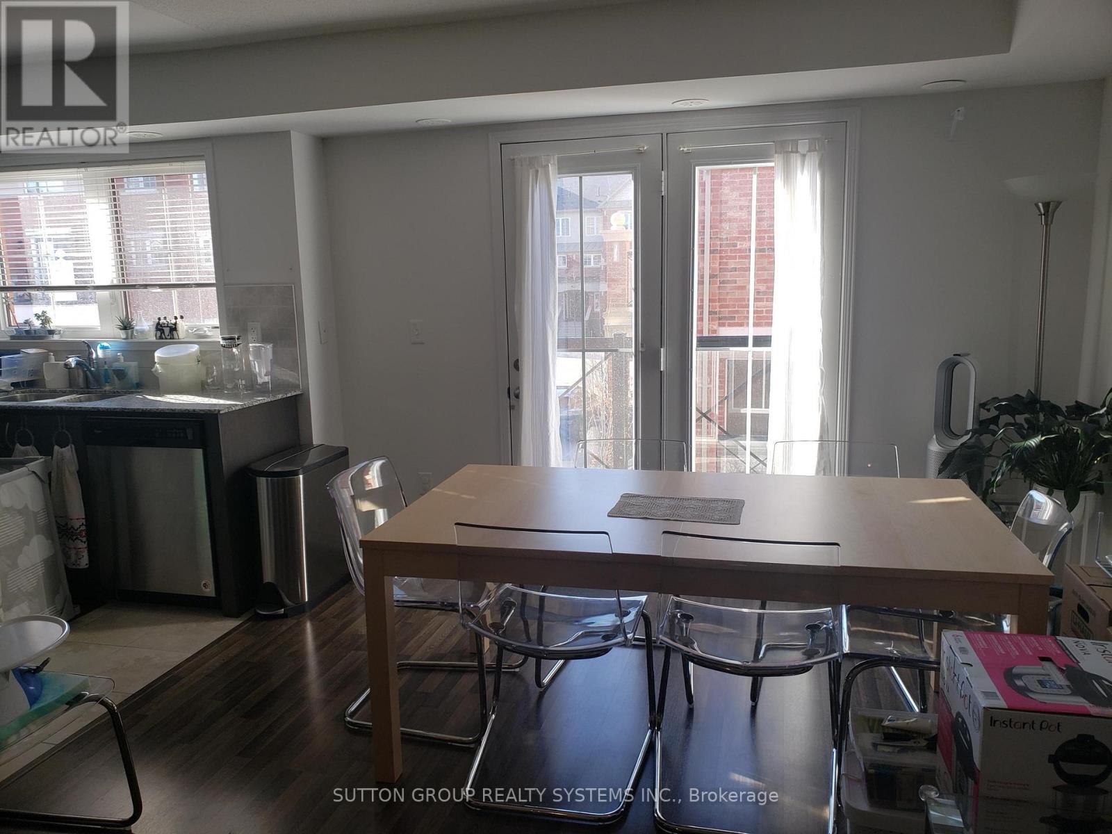 












8 - 2472 POST ROAD

,
Oakville (RO River Oaks),




Ontario
L6H0K1

