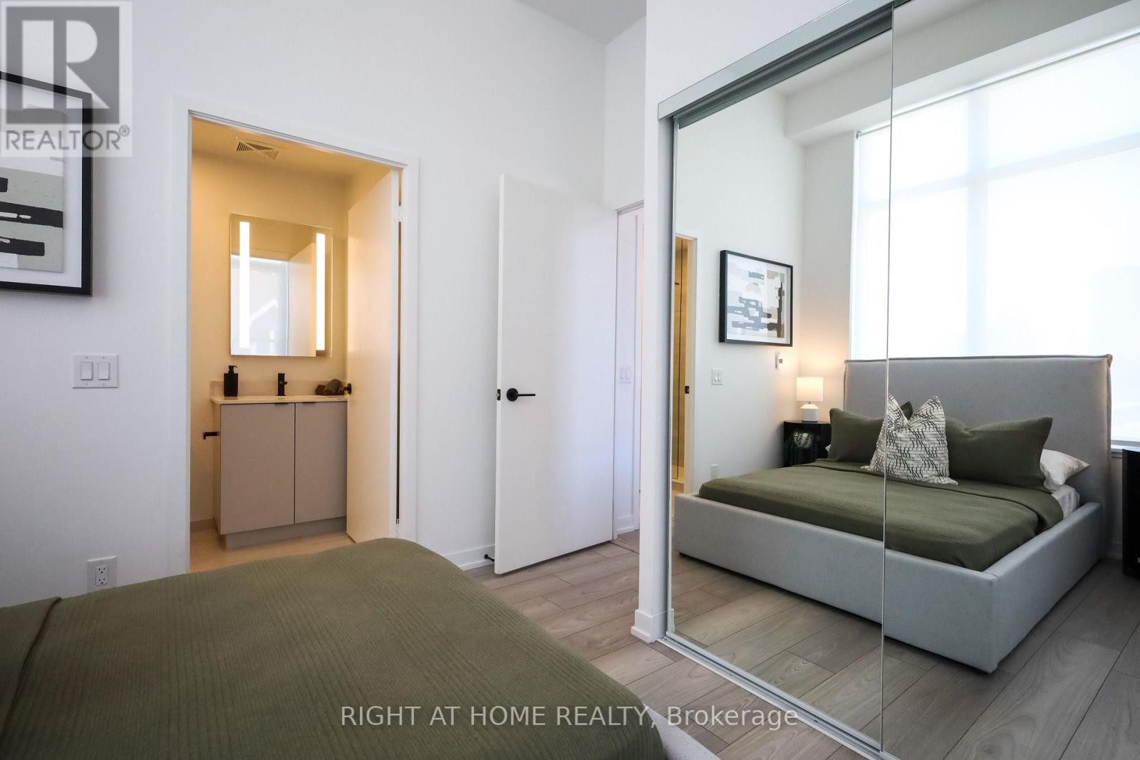 












204 - 285 DUFFERIN STREET

,
Toronto (South Parkdale),




Ontario
M6K1E6

