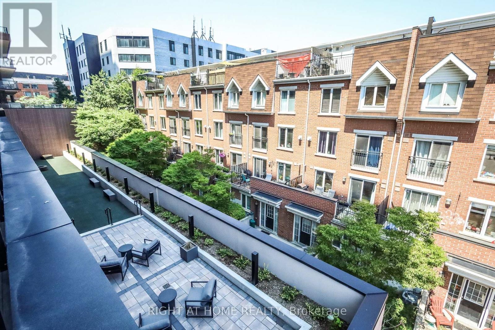 












204 - 285 DUFFERIN STREET

,
Toronto (South Parkdale),




Ontario
M6K1E6

