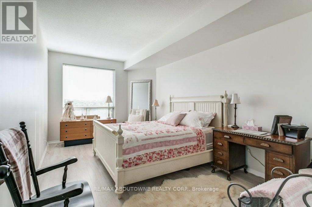 












519 - 2511 LAKESHORE ROAD W

,
Oakville (BR Bronte),




Ontario
L6L6L9

