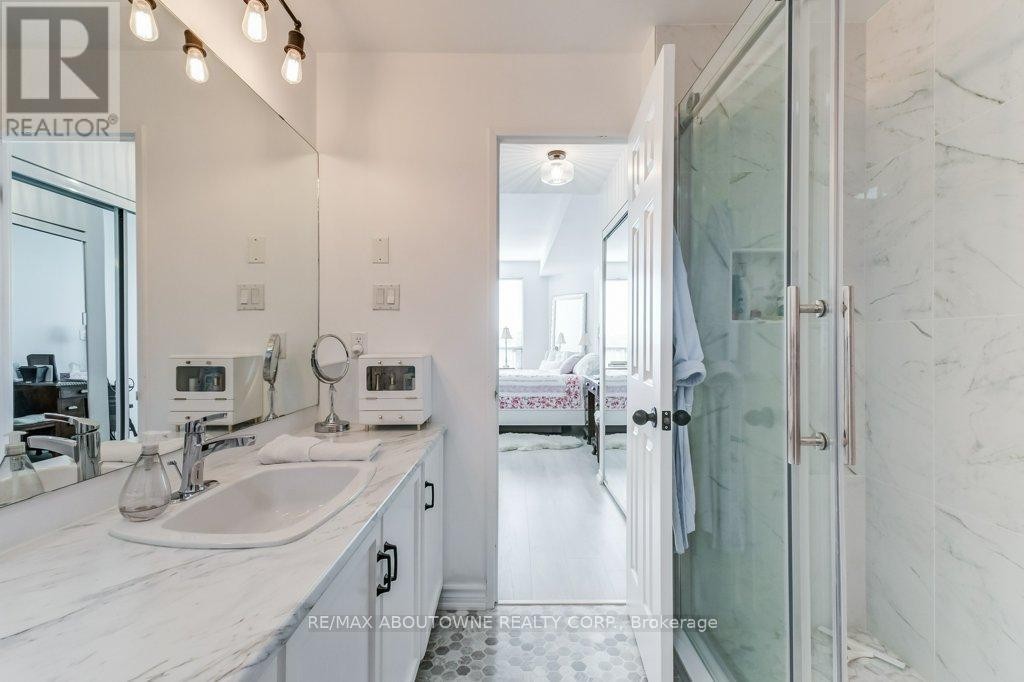 












519 - 2511 LAKESHORE ROAD W

,
Oakville (BR Bronte),




Ontario
L6L6L9

