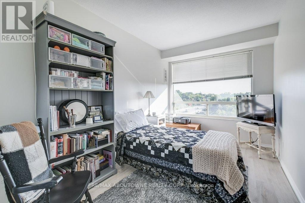 












519 - 2511 LAKESHORE ROAD W

,
Oakville (BR Bronte),




Ontario
L6L6L9

