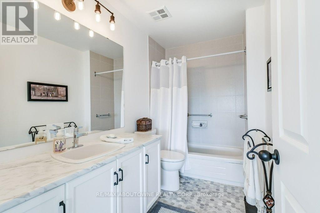 












519 - 2511 LAKESHORE ROAD W

,
Oakville (BR Bronte),




Ontario
L6L6L9

