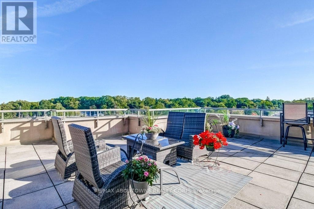 












519 - 2511 LAKESHORE ROAD W

,
Oakville (BR Bronte),




Ontario
L6L6L9

