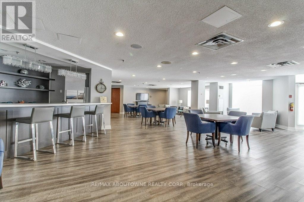 












519 - 2511 LAKESHORE ROAD W

,
Oakville (BR Bronte),




Ontario
L6L6L9

