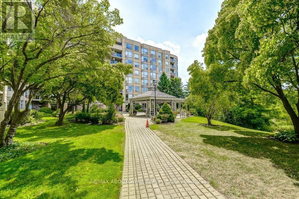 












519 - 2511 LAKESHORE ROAD W

,
Oakville (BR Bronte),




Ontario
L6L6L9

