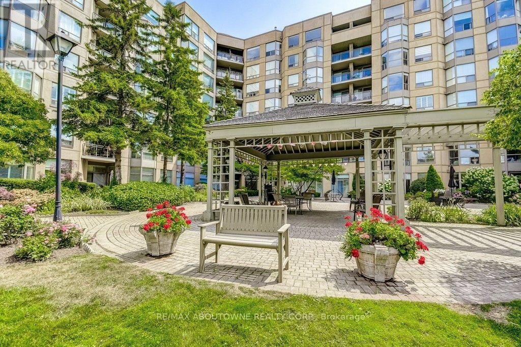 












519 - 2511 LAKESHORE ROAD W

,
Oakville (BR Bronte),




Ontario
L6L6L9

