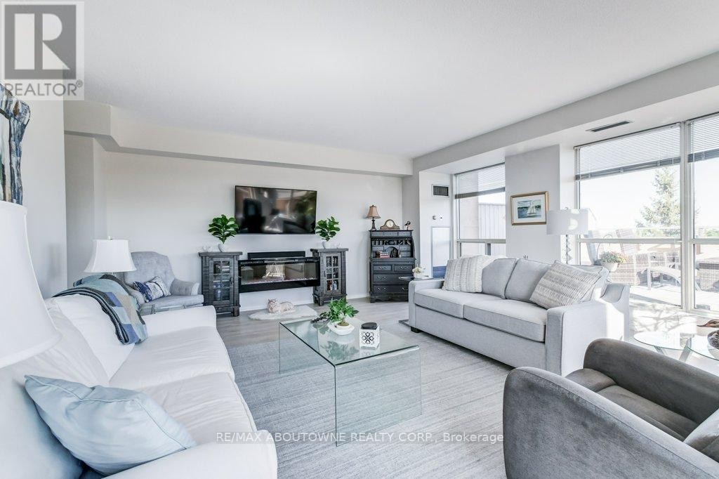 












519 - 2511 LAKESHORE ROAD W

,
Oakville (BR Bronte),




Ontario
L6L6L9

