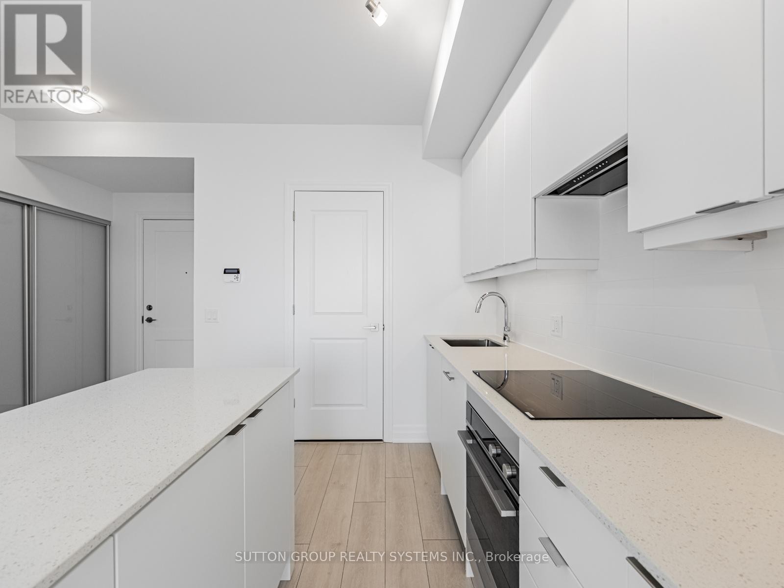 












3805 - 30 ELM DRIVE W

,
Mississauga (City Centre),




Ontario
L5B0N6

