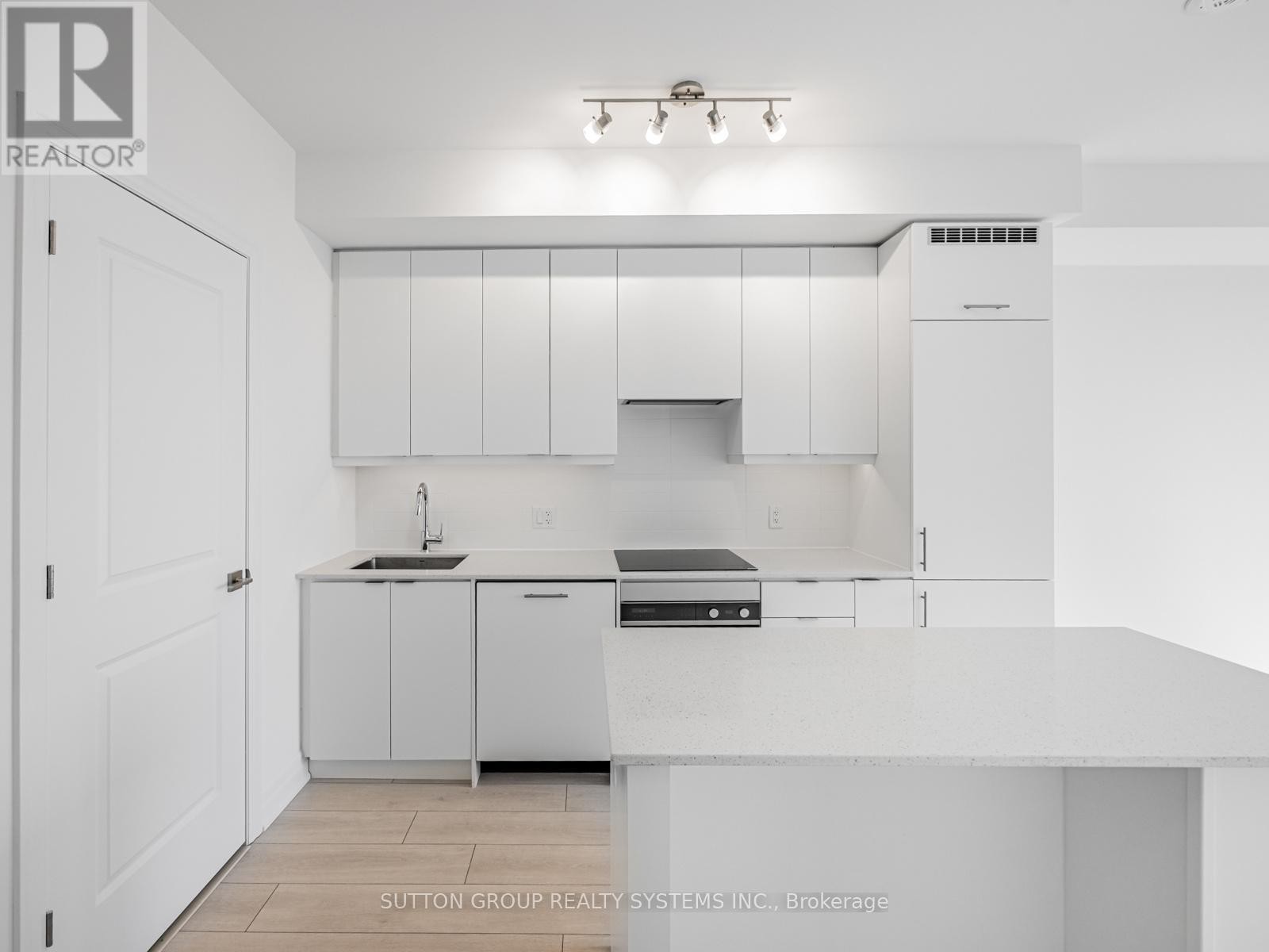 












3805 - 30 ELM DRIVE W

,
Mississauga (City Centre),




Ontario
L5B0N6

