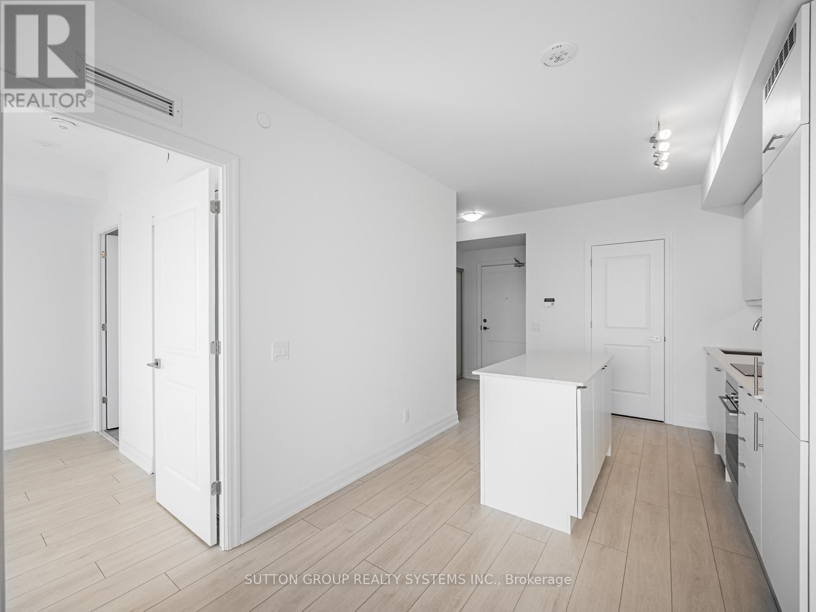 












3805 - 30 ELM DRIVE W

,
Mississauga (City Centre),




Ontario
L5B0N6

