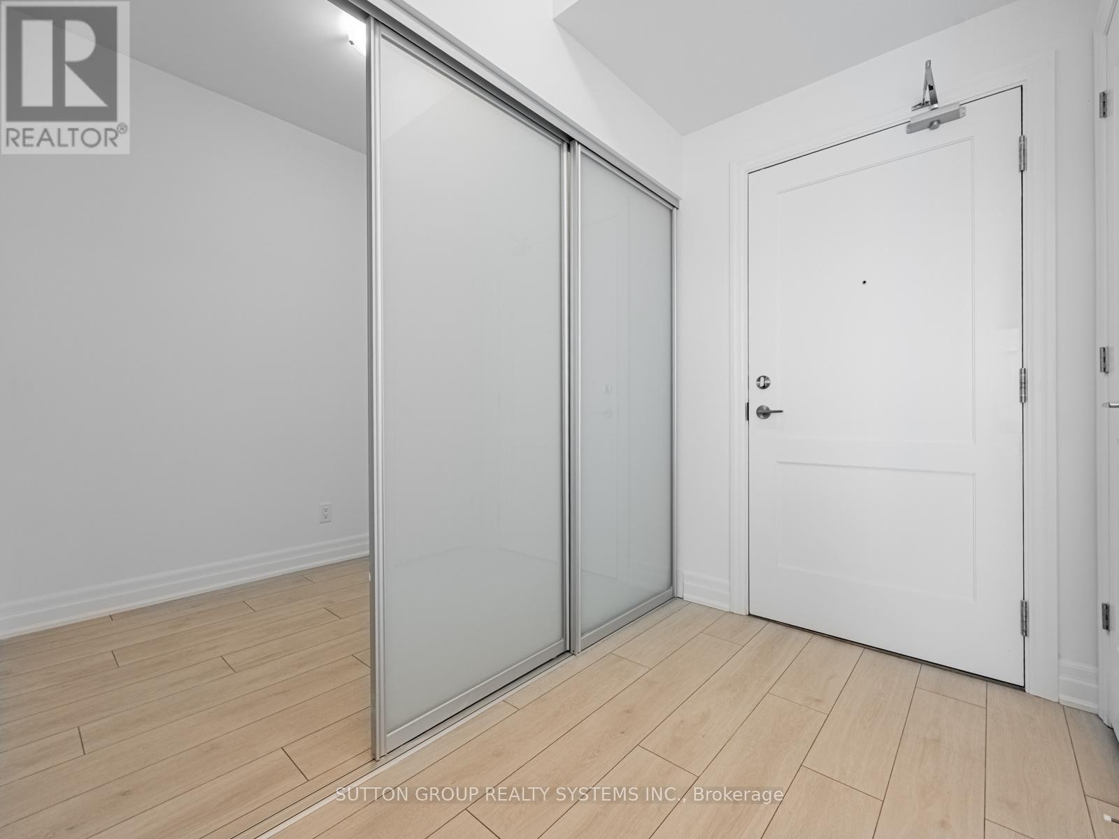 












3805 - 30 ELM DRIVE W

,
Mississauga (City Centre),




Ontario
L5B0N6

