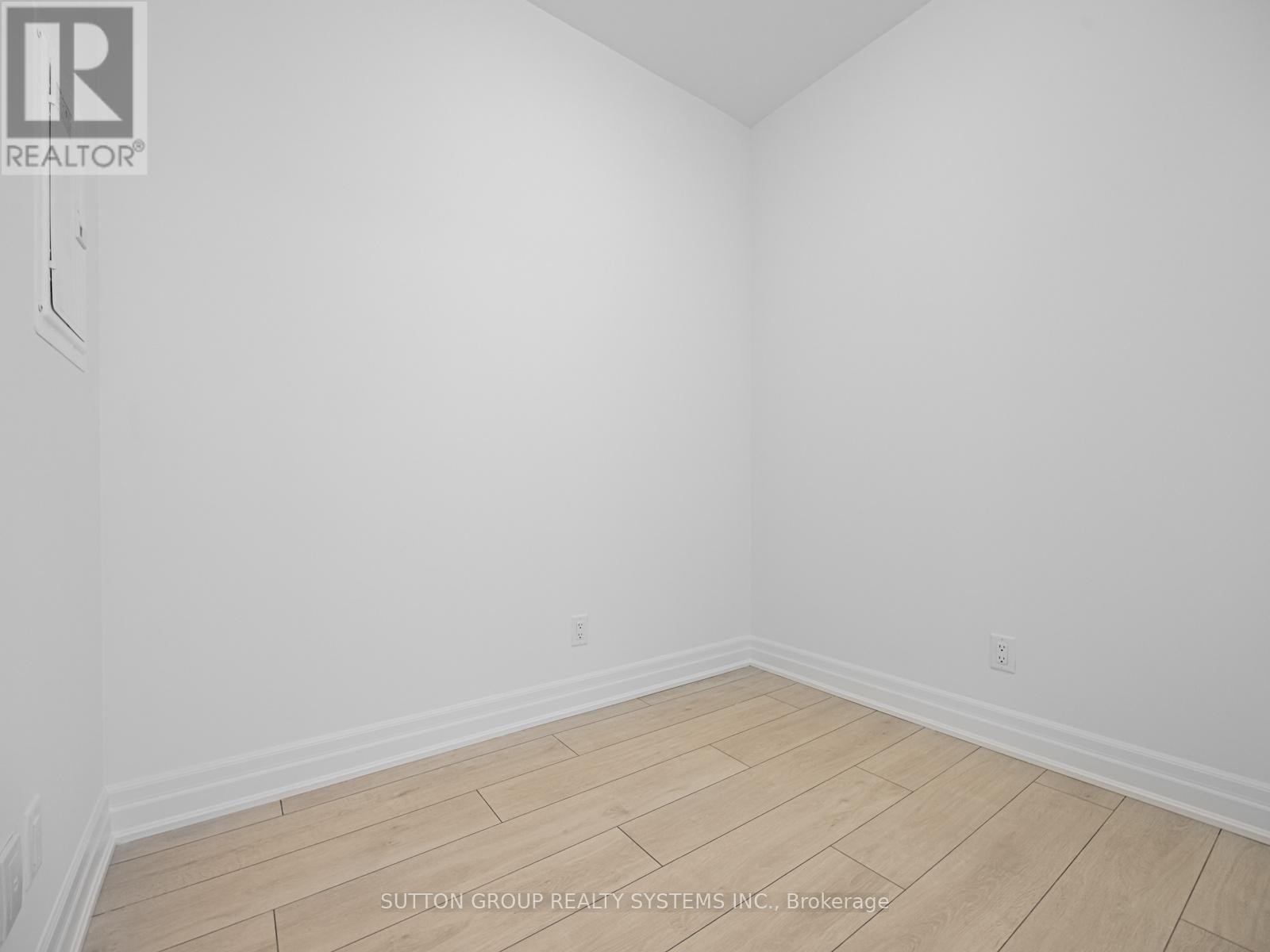 












3805 - 30 ELM DRIVE W

,
Mississauga (City Centre),




Ontario
L5B0N6

