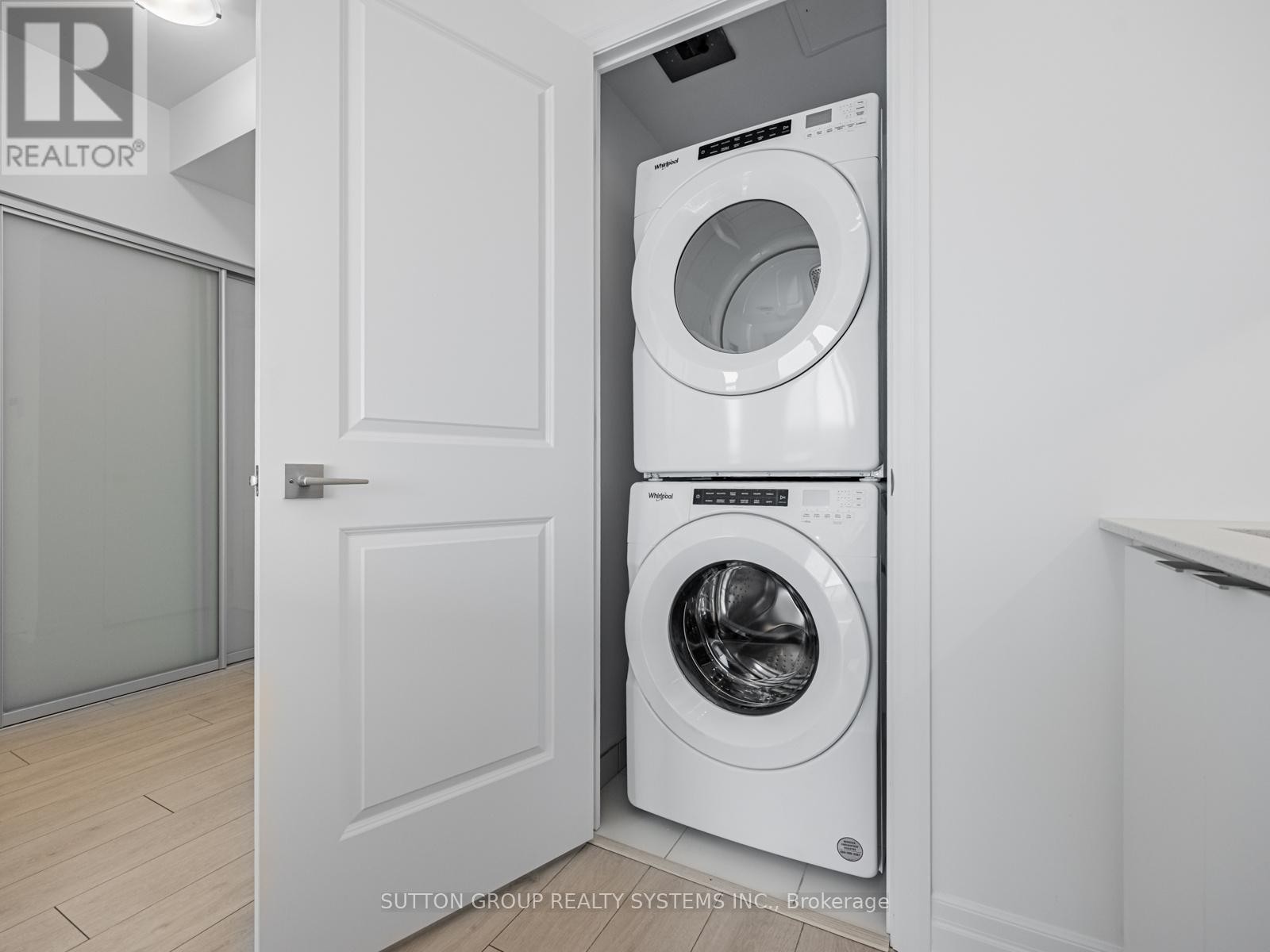 












3805 - 30 ELM DRIVE W

,
Mississauga (City Centre),




Ontario
L5B0N6

