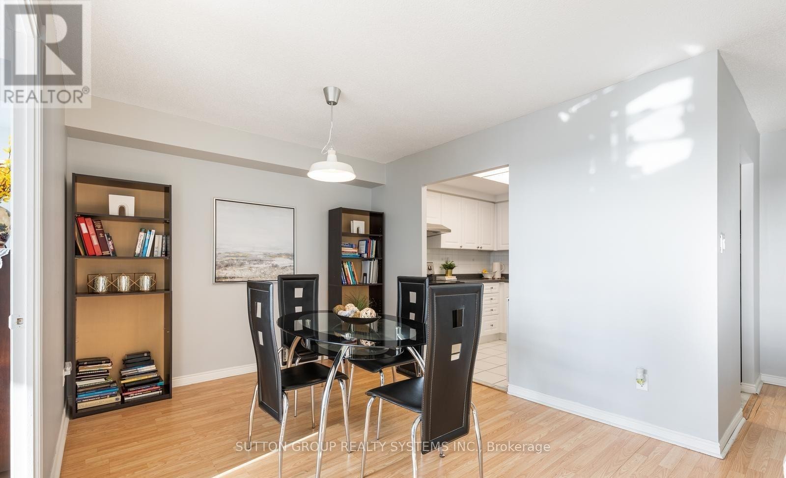 












1805 - 135 HILLCREST AVENUE

,
Mississauga (Cooksville),




Ontario
L5B4B1


