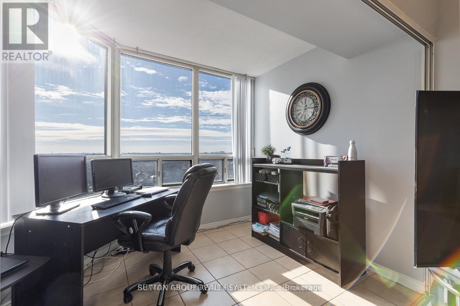 












1805 - 135 HILLCREST AVENUE

,
Mississauga (Cooksville),




Ontario
L5B4B1

