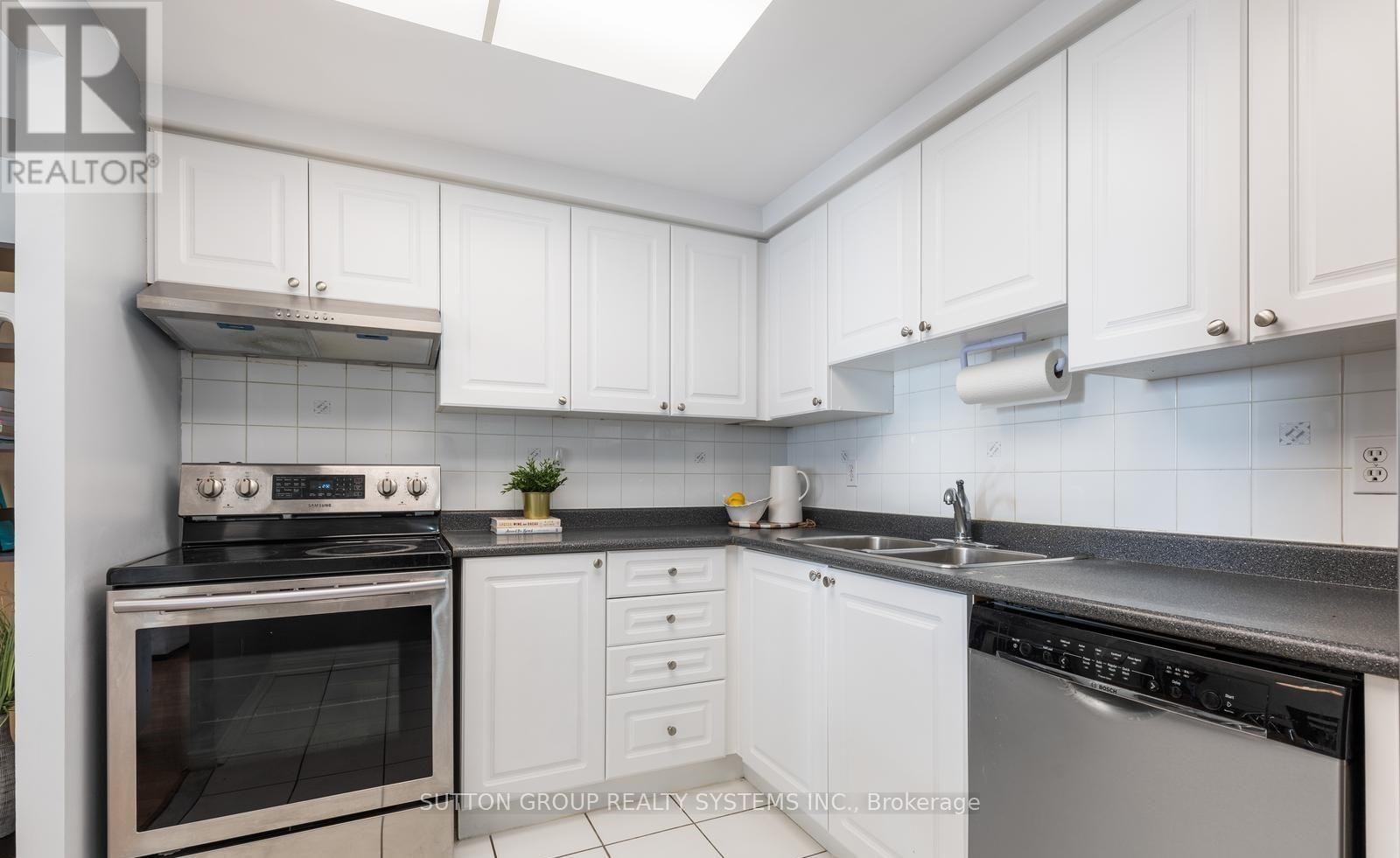 












1805 - 135 HILLCREST AVENUE

,
Mississauga (Cooksville),




Ontario
L5B4B1

