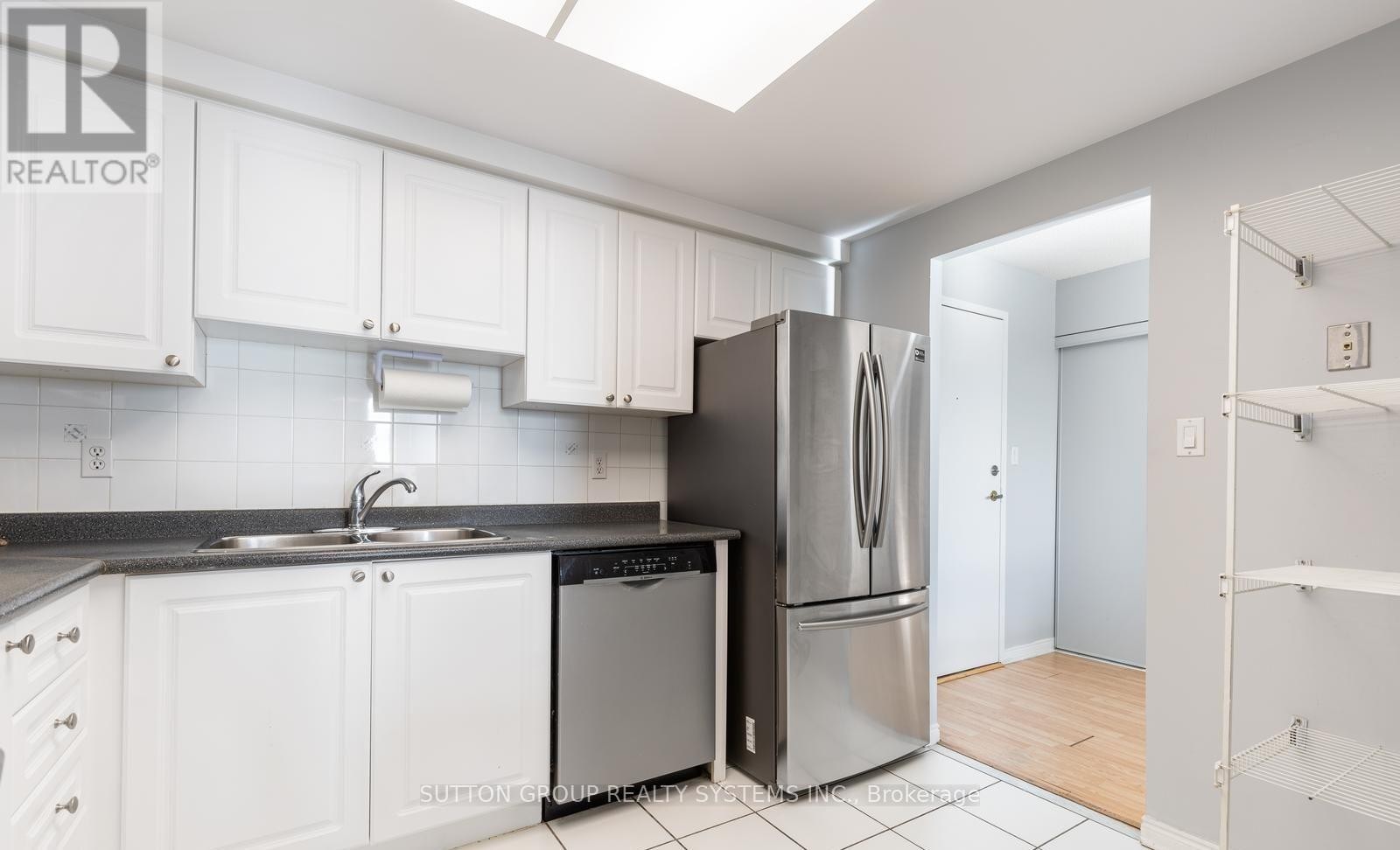 












1805 - 135 HILLCREST AVENUE

,
Mississauga (Cooksville),




Ontario
L5B4B1

