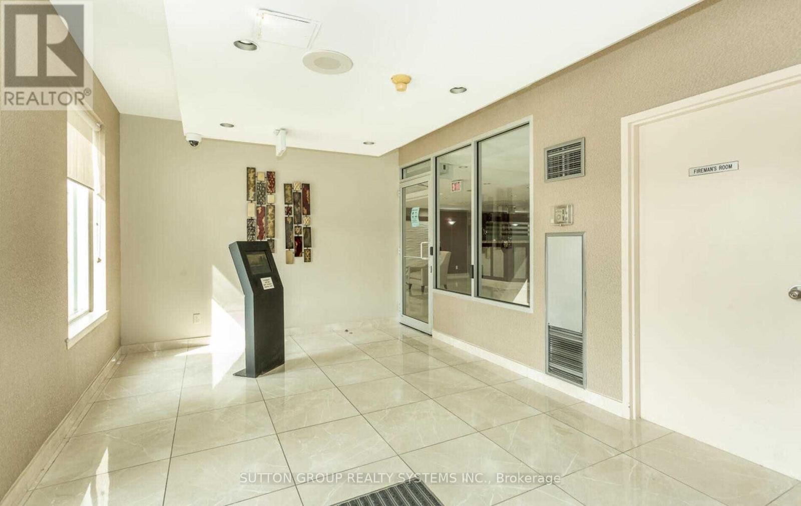 












1805 - 135 HILLCREST AVENUE

,
Mississauga (Cooksville),




Ontario
L5B4B1


