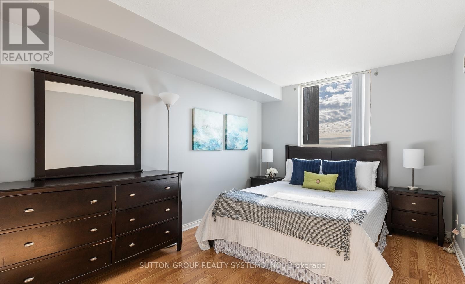












1805 - 135 HILLCREST AVENUE

,
Mississauga (Cooksville),




Ontario
L5B4B1


