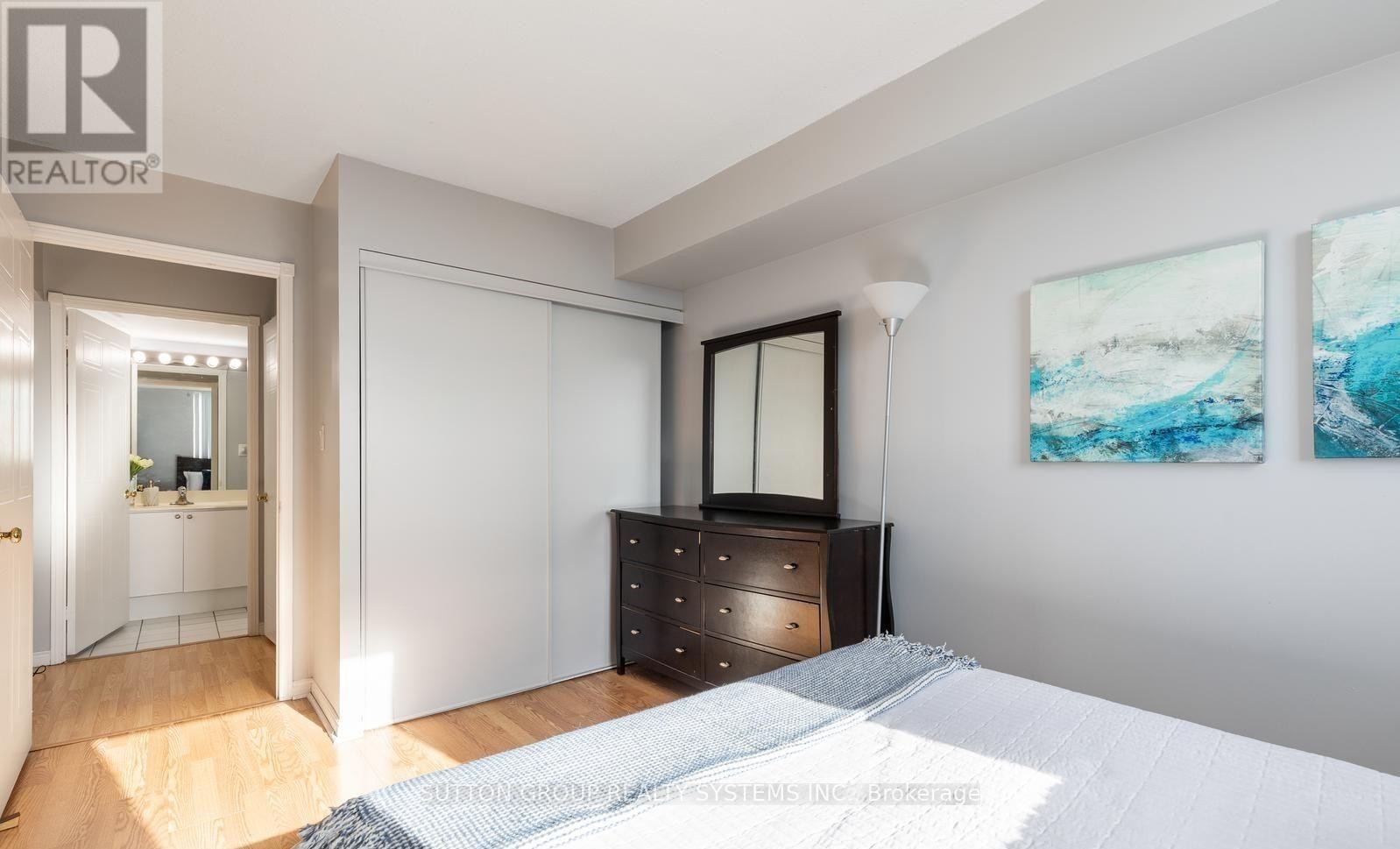 












1805 - 135 HILLCREST AVENUE

,
Mississauga (Cooksville),




Ontario
L5B4B1

