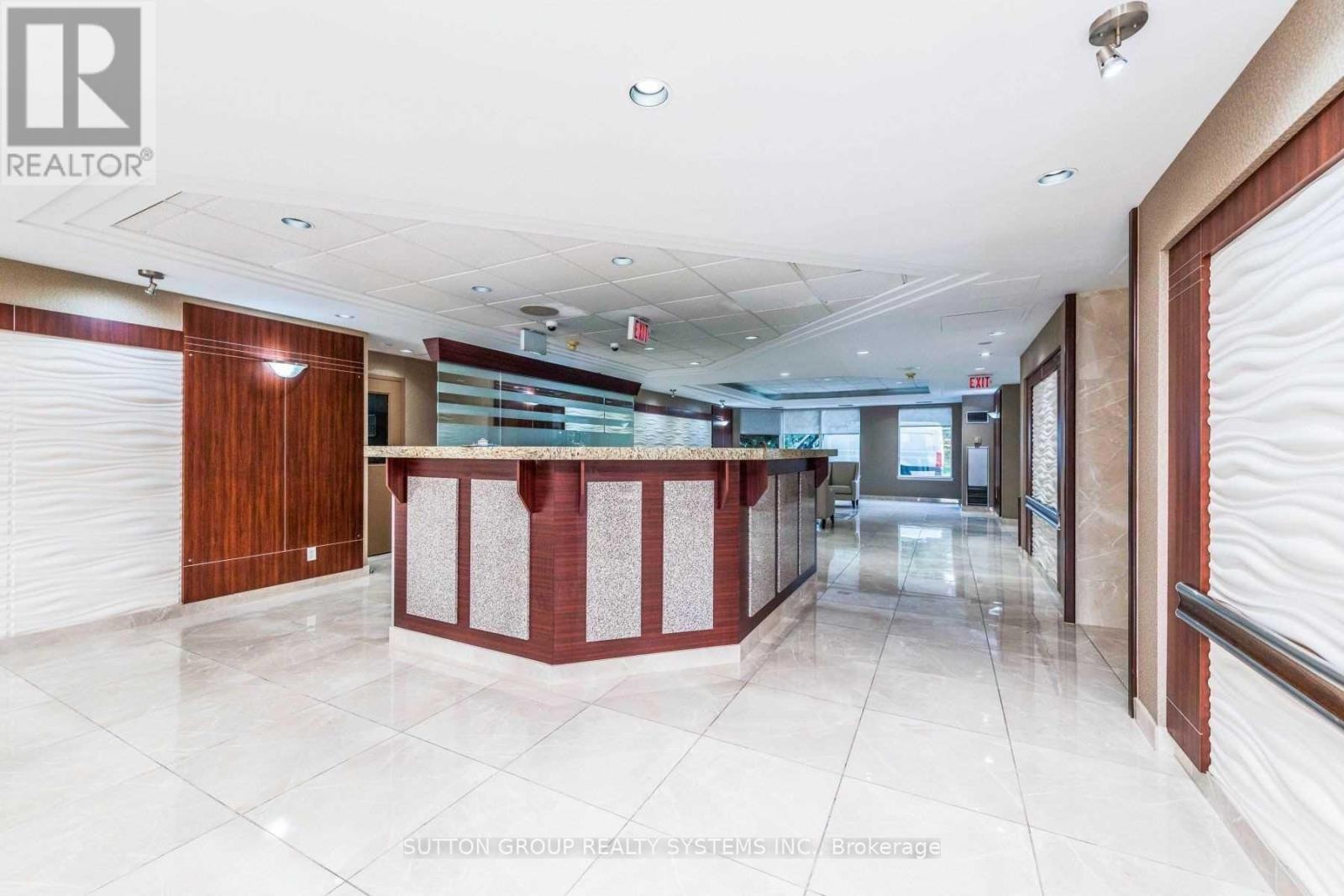 












1805 - 135 HILLCREST AVENUE

,
Mississauga (Cooksville),




Ontario
L5B4B1

