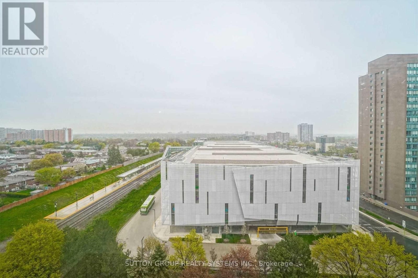 












1805 - 135 HILLCREST AVENUE

,
Mississauga (Cooksville),




Ontario
L5B4B1

