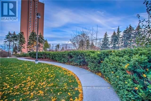 












1805 - 135 HILLCREST AVENUE

,
Mississauga (Cooksville),




Ontario
L5B4B1

