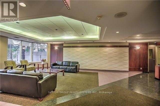 












1805 - 135 HILLCREST AVENUE

,
Mississauga (Cooksville),




Ontario
L5B4B1

