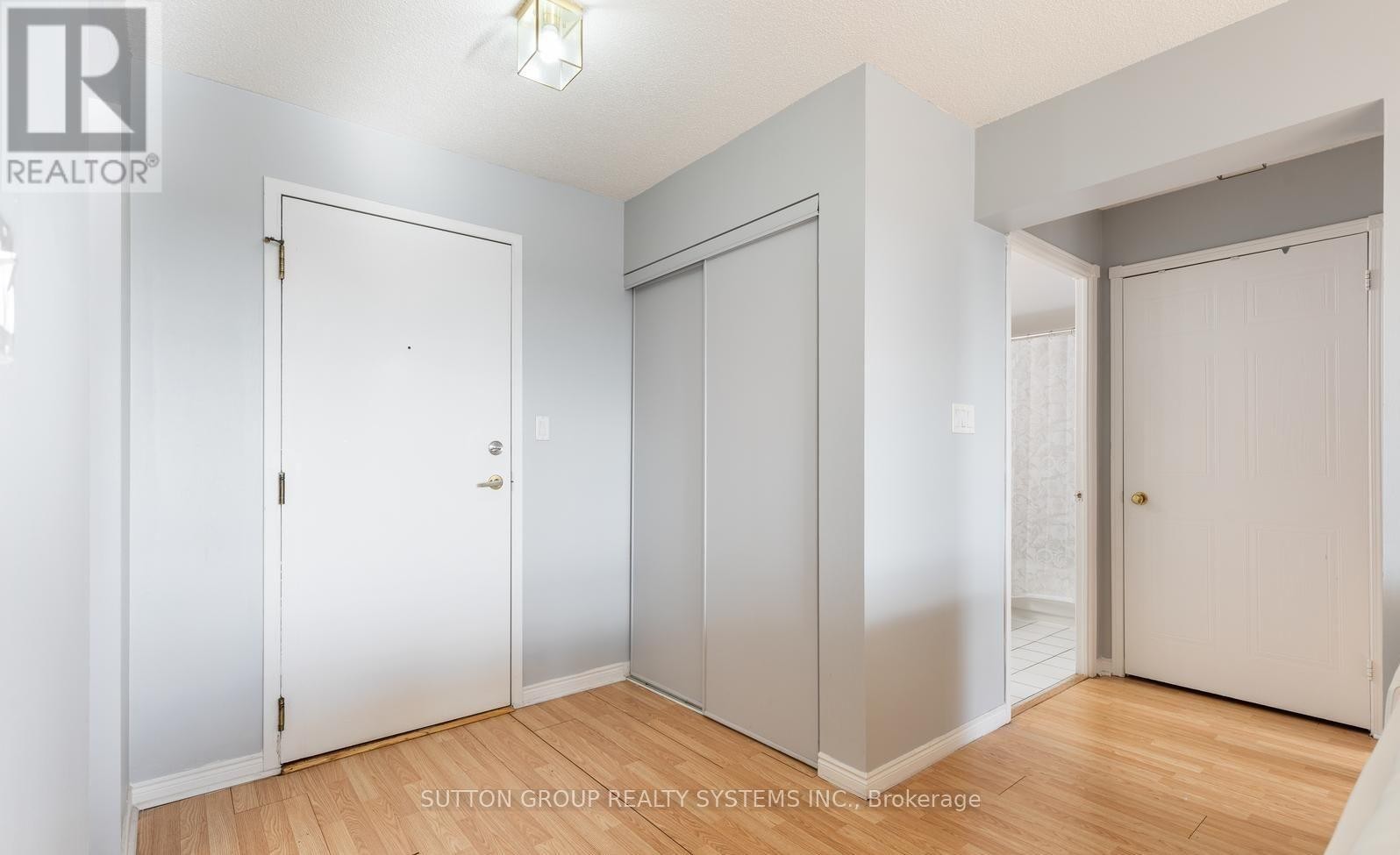 












1805 - 135 HILLCREST AVENUE

,
Mississauga (Cooksville),




Ontario
L5B4B1

