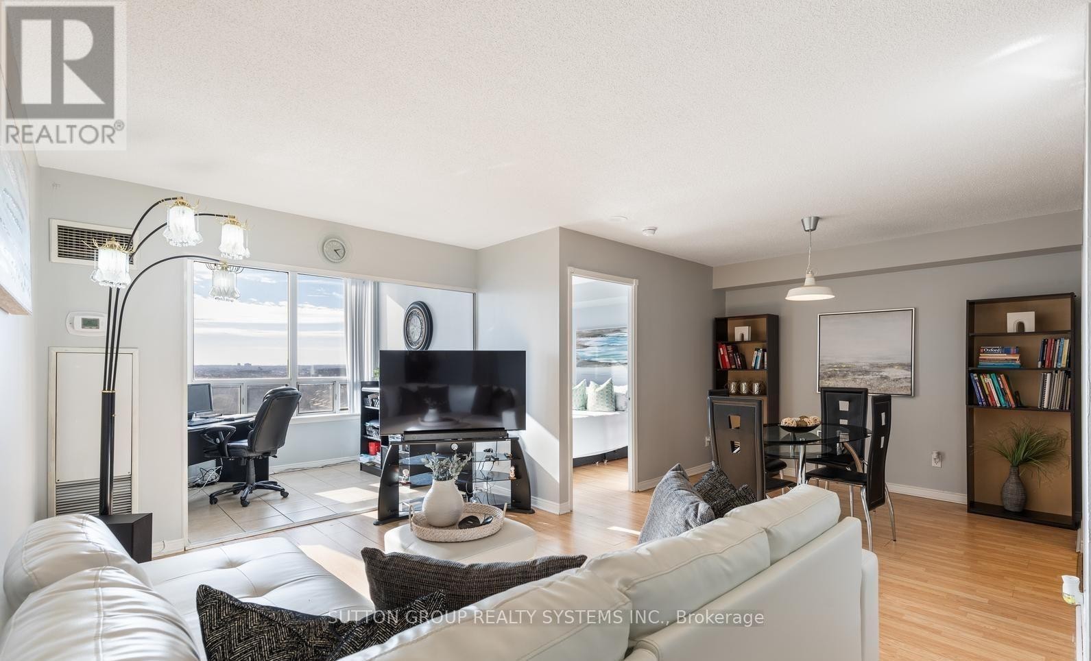 












1805 - 135 HILLCREST AVENUE

,
Mississauga (Cooksville),




Ontario
L5B4B1

