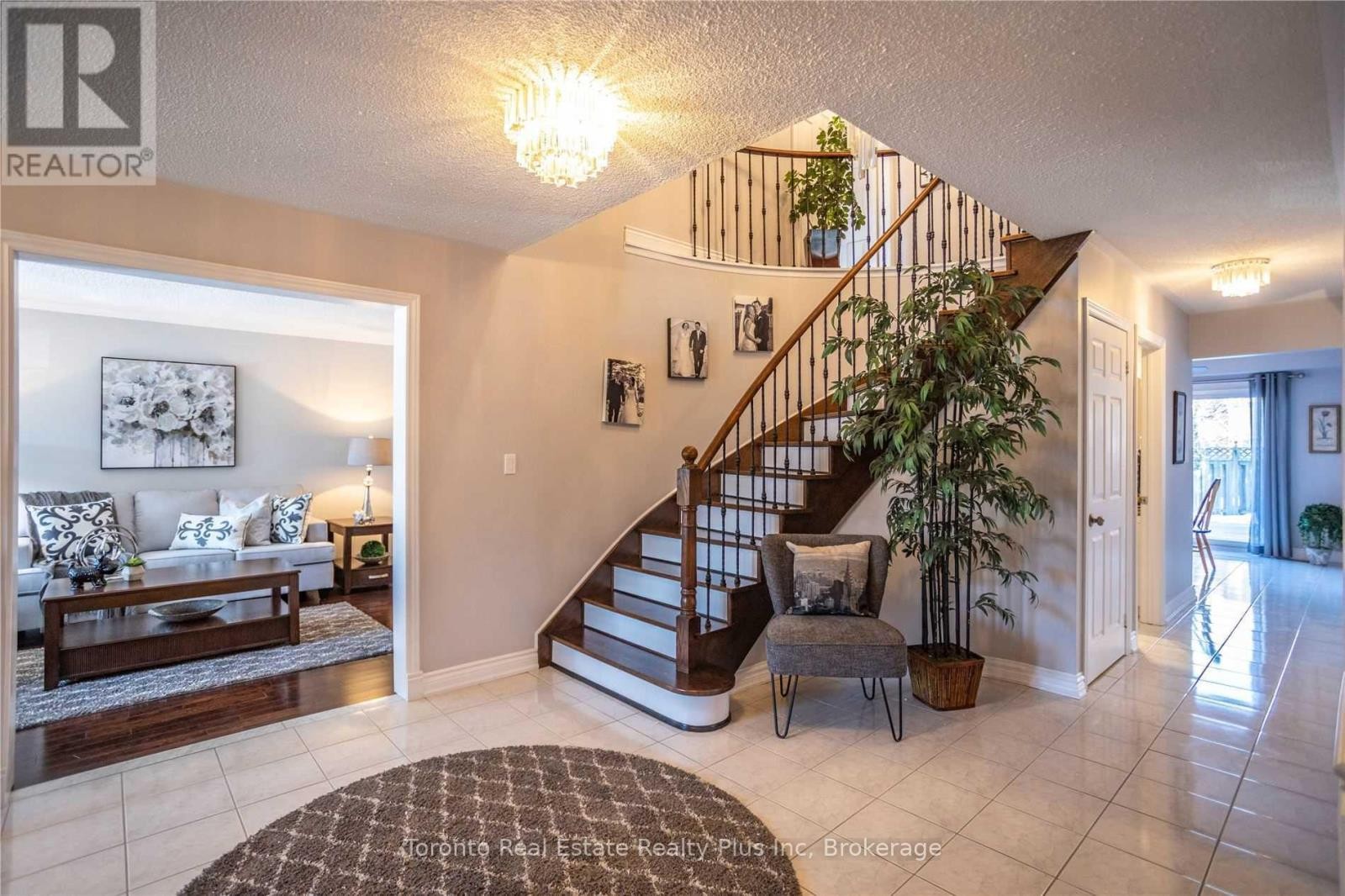 












48 NEWBURY CRESCENT

,
Brampton (Westgate),




Ontario
L6S5L6

