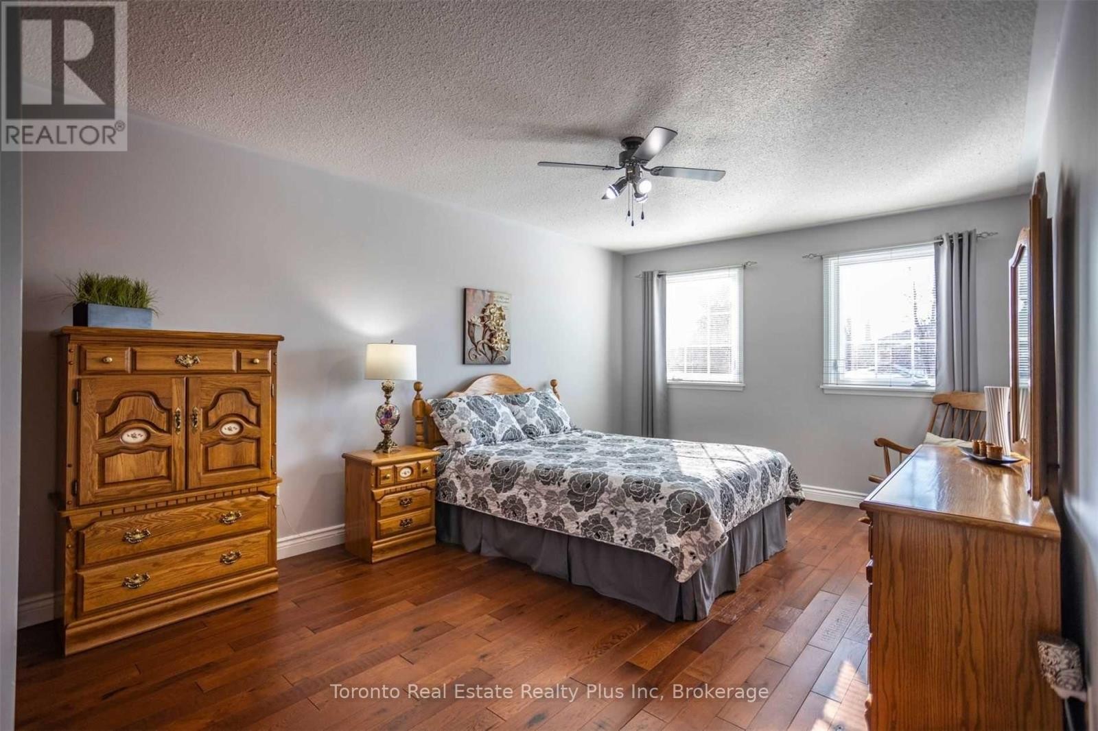 












48 NEWBURY CRESCENT

,
Brampton (Westgate),




Ontario
L6S5L6

