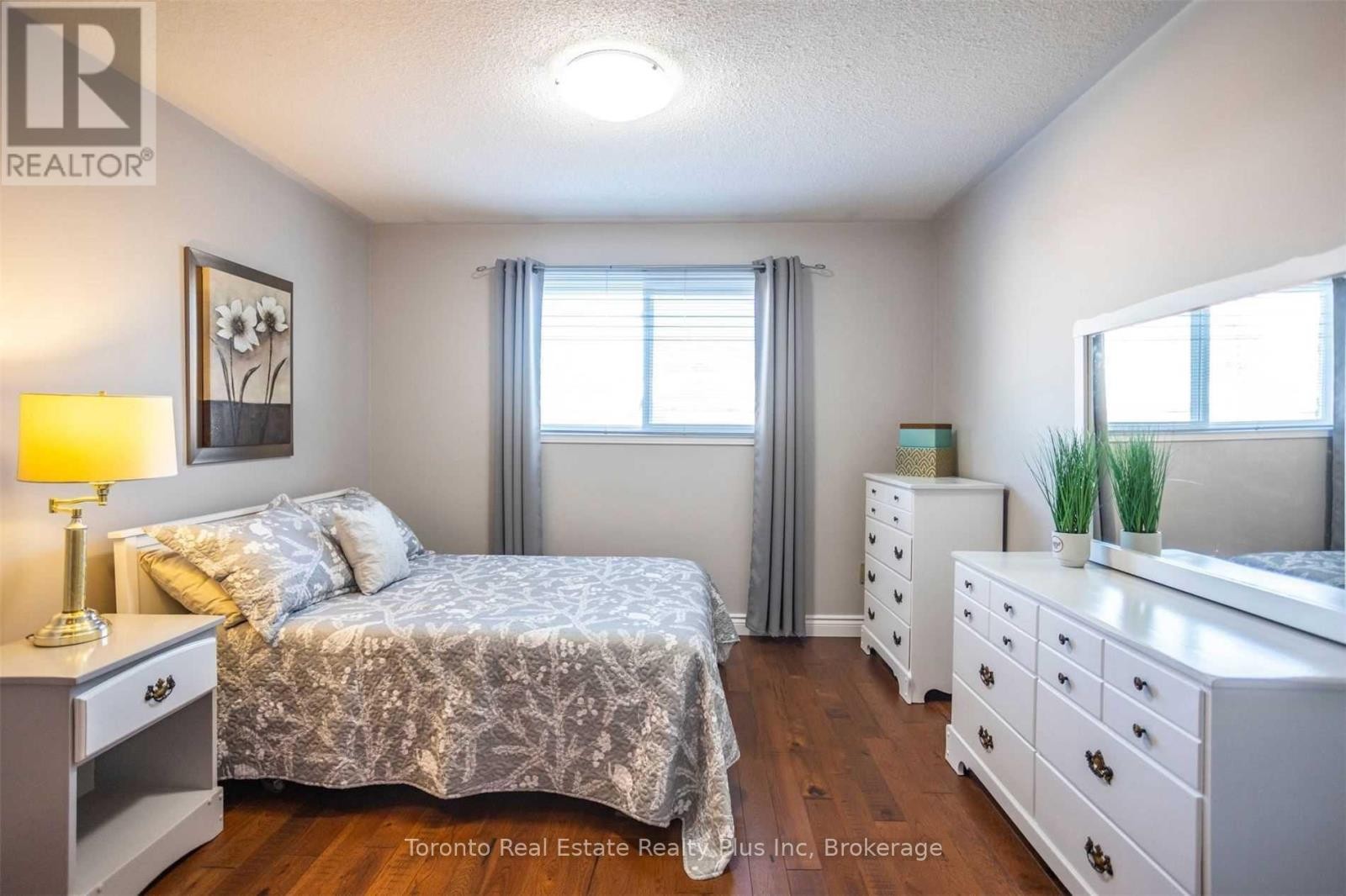 












48 NEWBURY CRESCENT

,
Brampton (Westgate),




Ontario
L6S5L6

