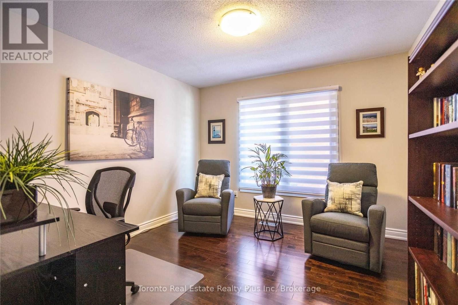 












48 NEWBURY CRESCENT

,
Brampton (Westgate),




Ontario
L6S5L6

