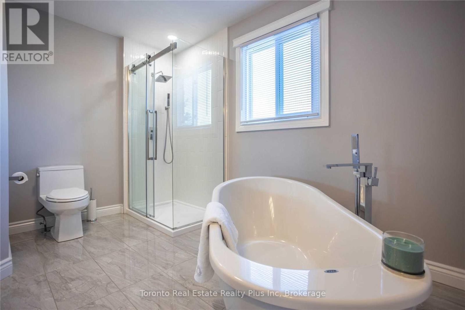 












48 NEWBURY CRESCENT

,
Brampton (Westgate),




Ontario
L6S5L6

