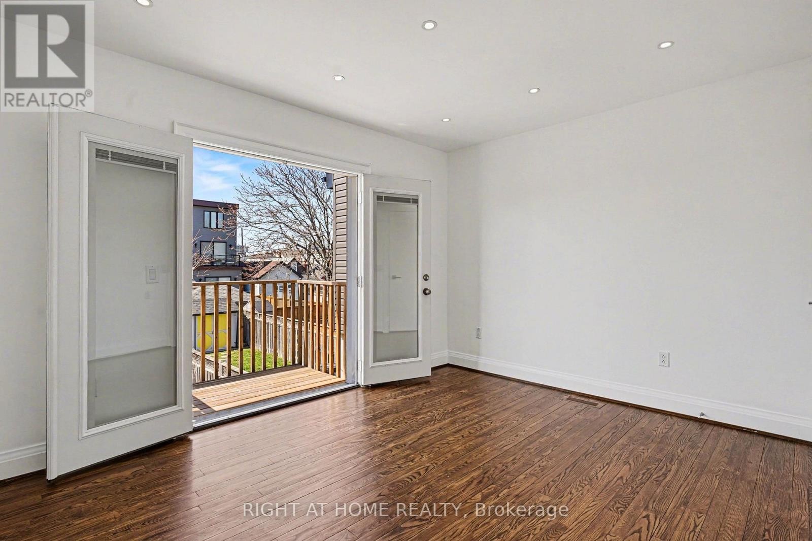 












174 ROSETHORN AVENUE

,
Toronto (Weston-Pellam Park),




Ontario
M6N3L4

