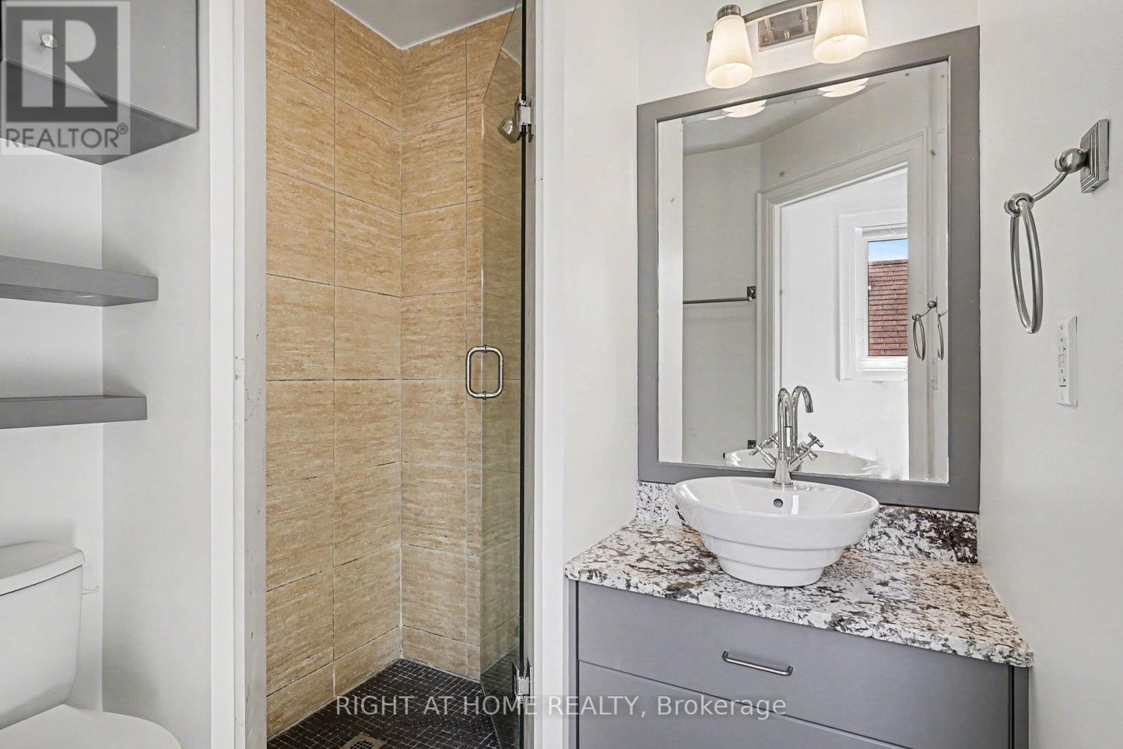












174 ROSETHORN AVENUE

,
Toronto (Weston-Pellam Park),




Ontario
M6N3L4

