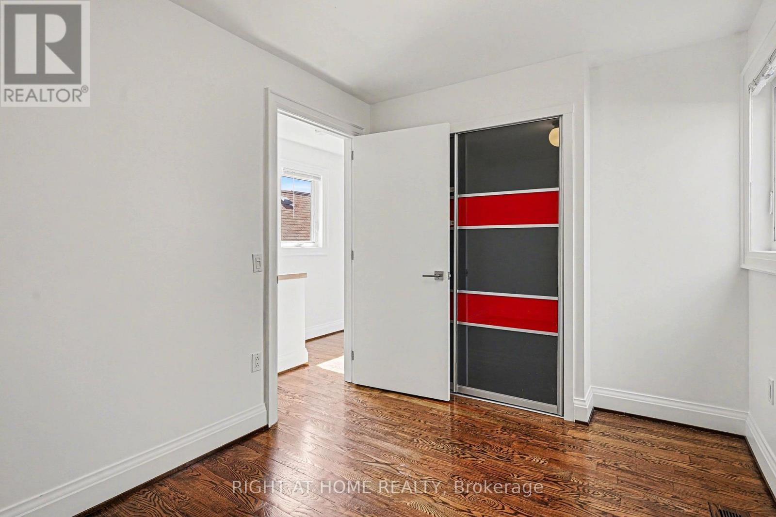 












174 ROSETHORN AVENUE

,
Toronto (Weston-Pellam Park),




Ontario
M6N3L4

