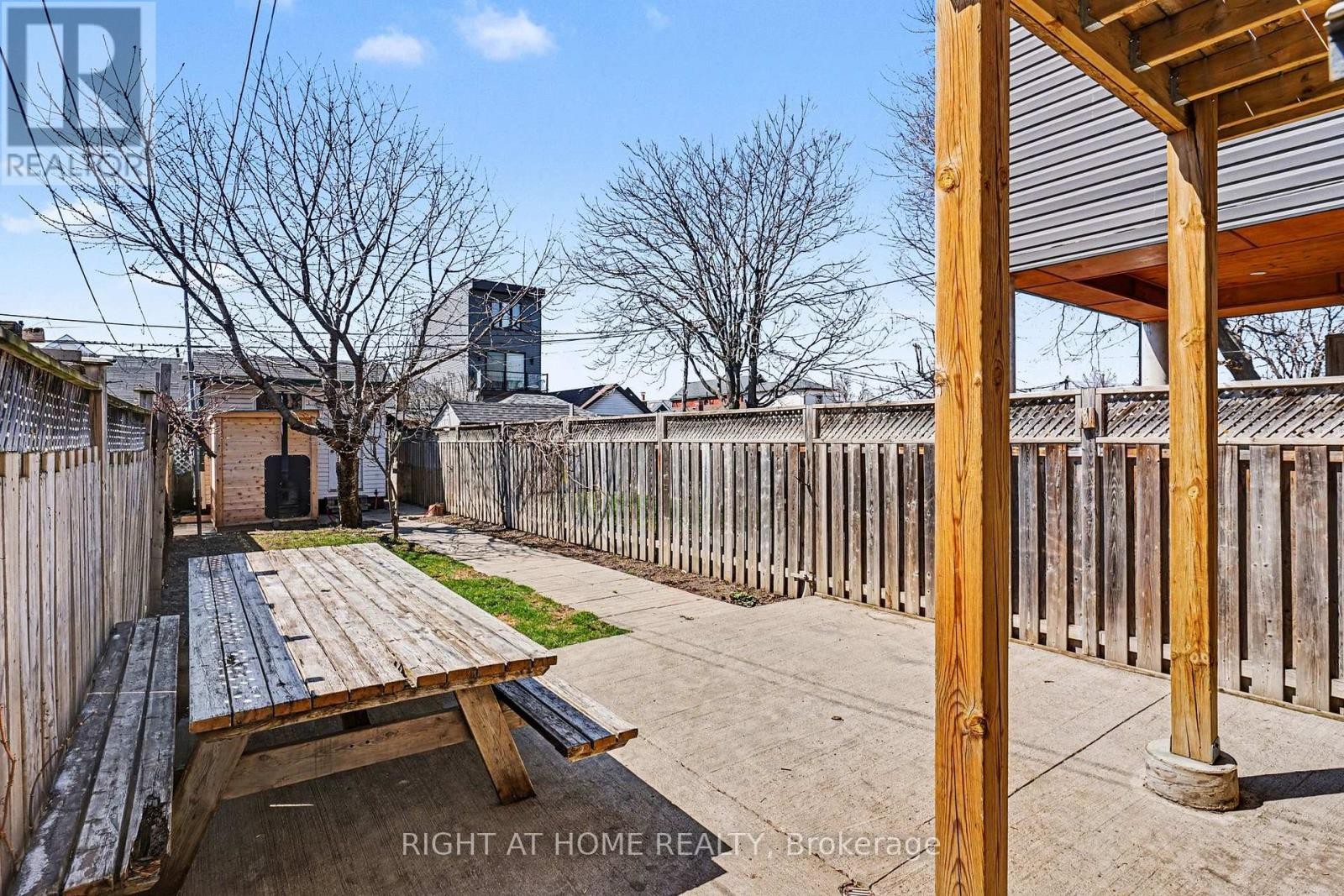 












174 ROSETHORN AVENUE

,
Toronto (Weston-Pellam Park),




Ontario
M6N3L4


