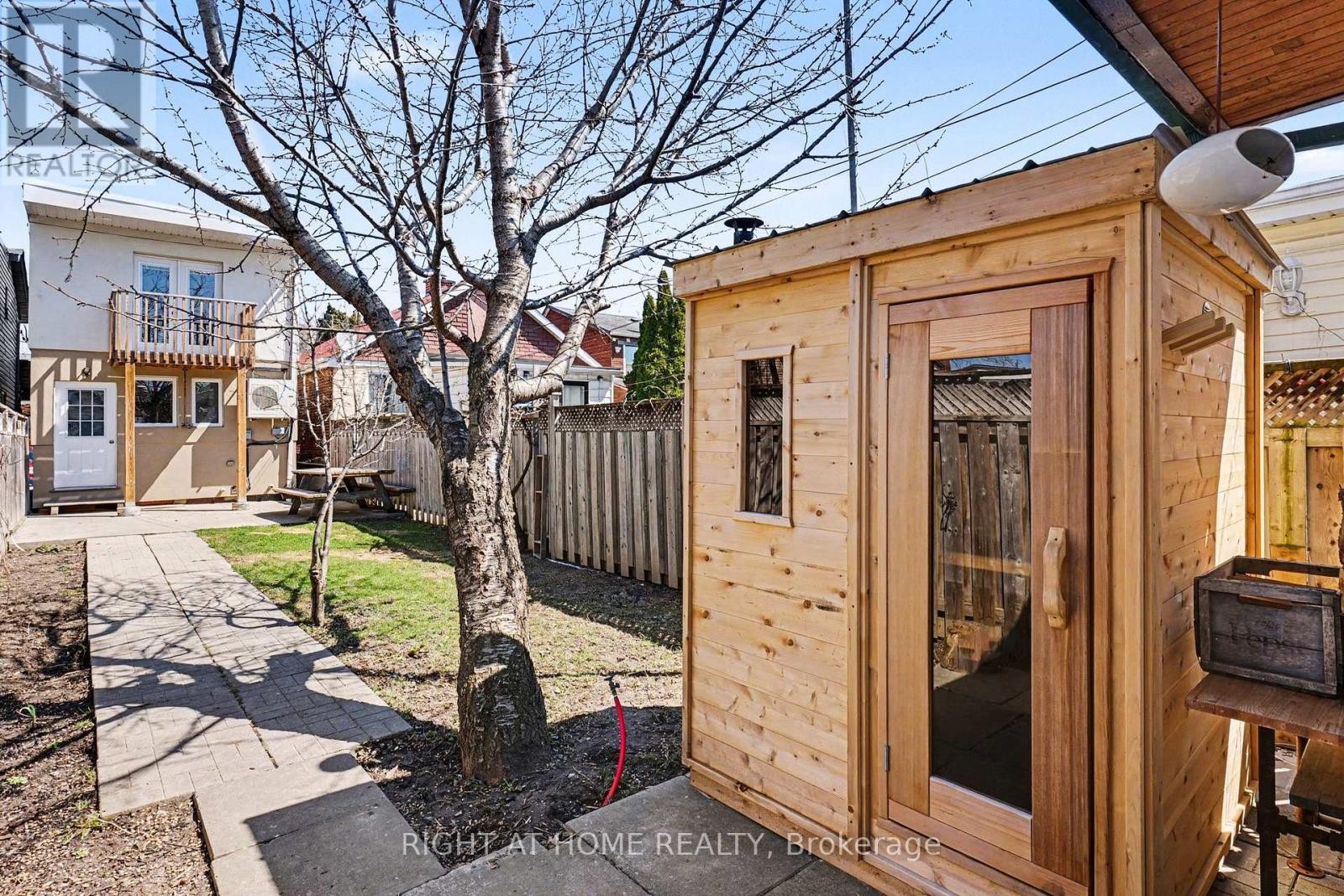 












174 ROSETHORN AVENUE

,
Toronto (Weston-Pellam Park),




Ontario
M6N3L4

